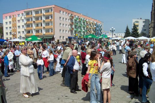 Rynek wypeniony widzami