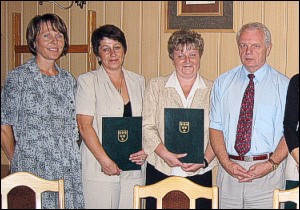 [Wiceburmistrz Nysy Jolanta Barska, Dyrektor Przedszkola nr 14 Jolanta Brodacka, Dyrektor Przedszkola nr 1 Halina Jakubowska, Burmistrz Nysy Marian Smutkiewicz]