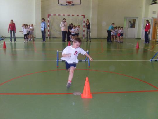 Slalom, przejcie pod potkiem