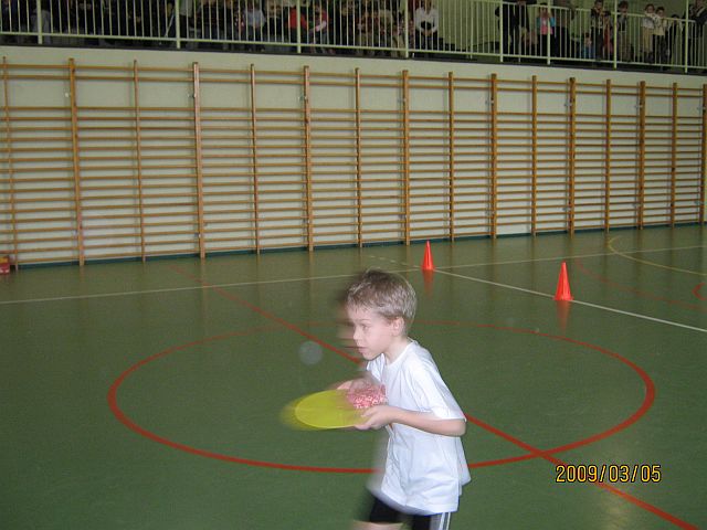 Przenoszenie tacek z woreczkami