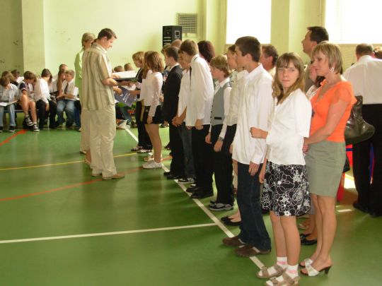 wiadectwa z wyrnieniem otrzymuj uczniowie z klasy 6d