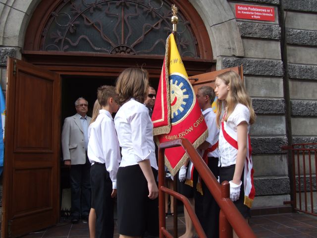 Przekazanie sztandaru uczniom klas 5