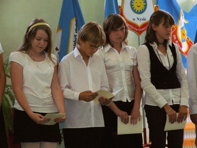 Najlepsi uczniowie za swoj prac otrzymali stypendia: Ania, Maciek, Agnieszka, Nina