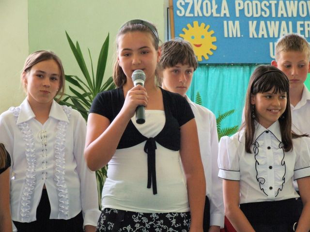 Uczniowie klas szstych w czci artystycznej