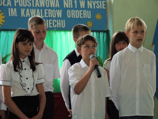 Uczniowie klas szstych w czci artystycznej